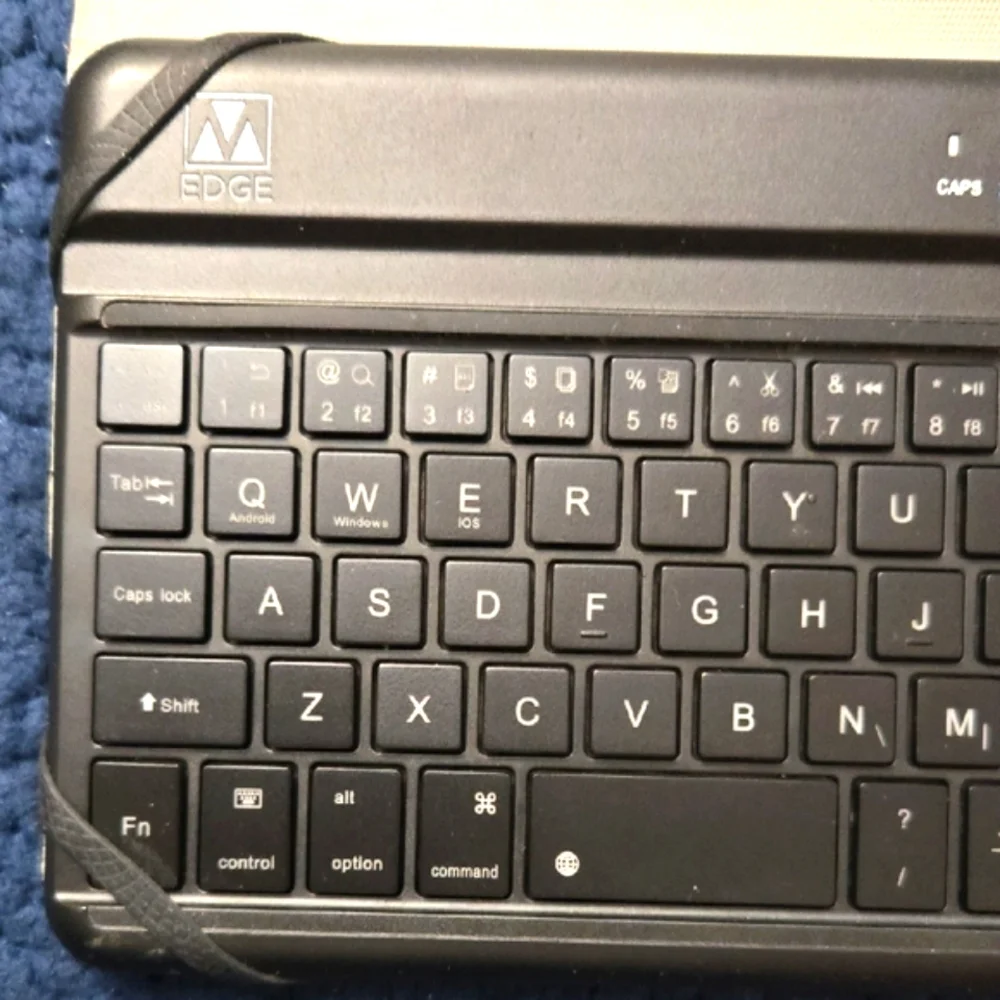 Edge Black Tablet Keyboard Rechargeable Bluetooth w /Case